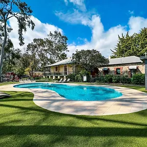 https://levi-park-caravan-park.adelaidehotels-au.com