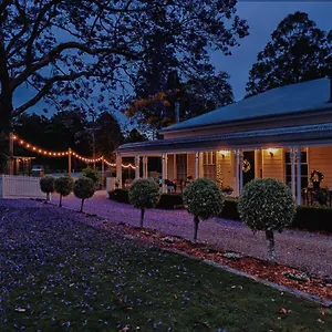 https://reed-house-at-maleny-the-white-pavilion.hotelssunshinecoast.net